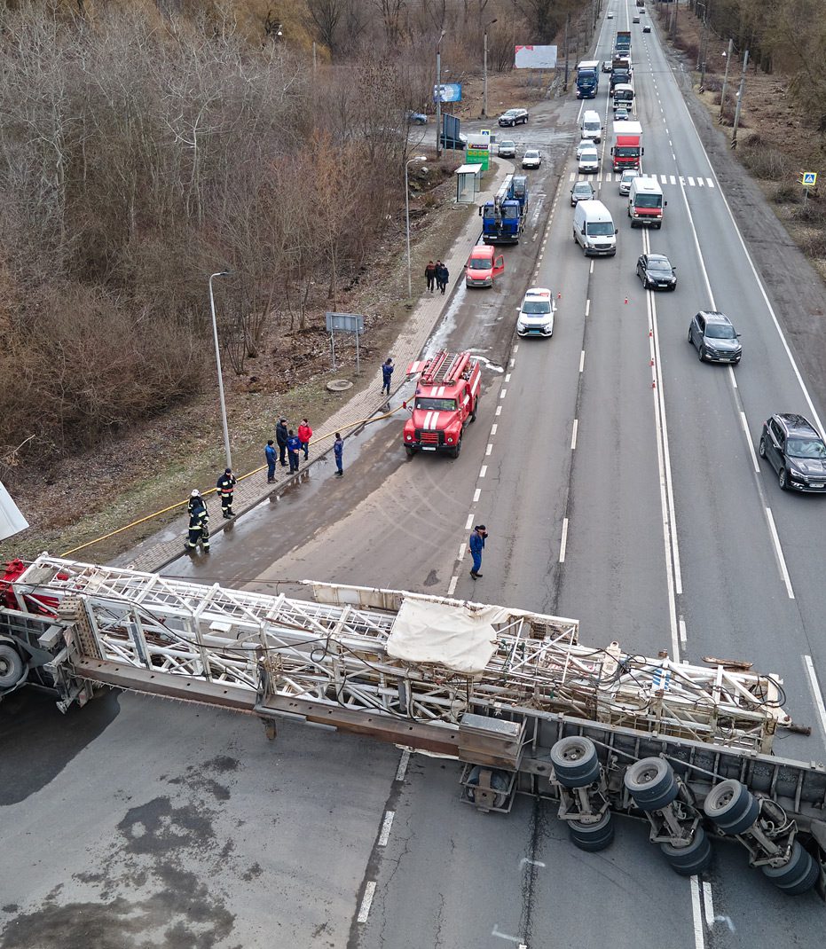 Aerial-view-of-truck-involved-in-jackknife-accident