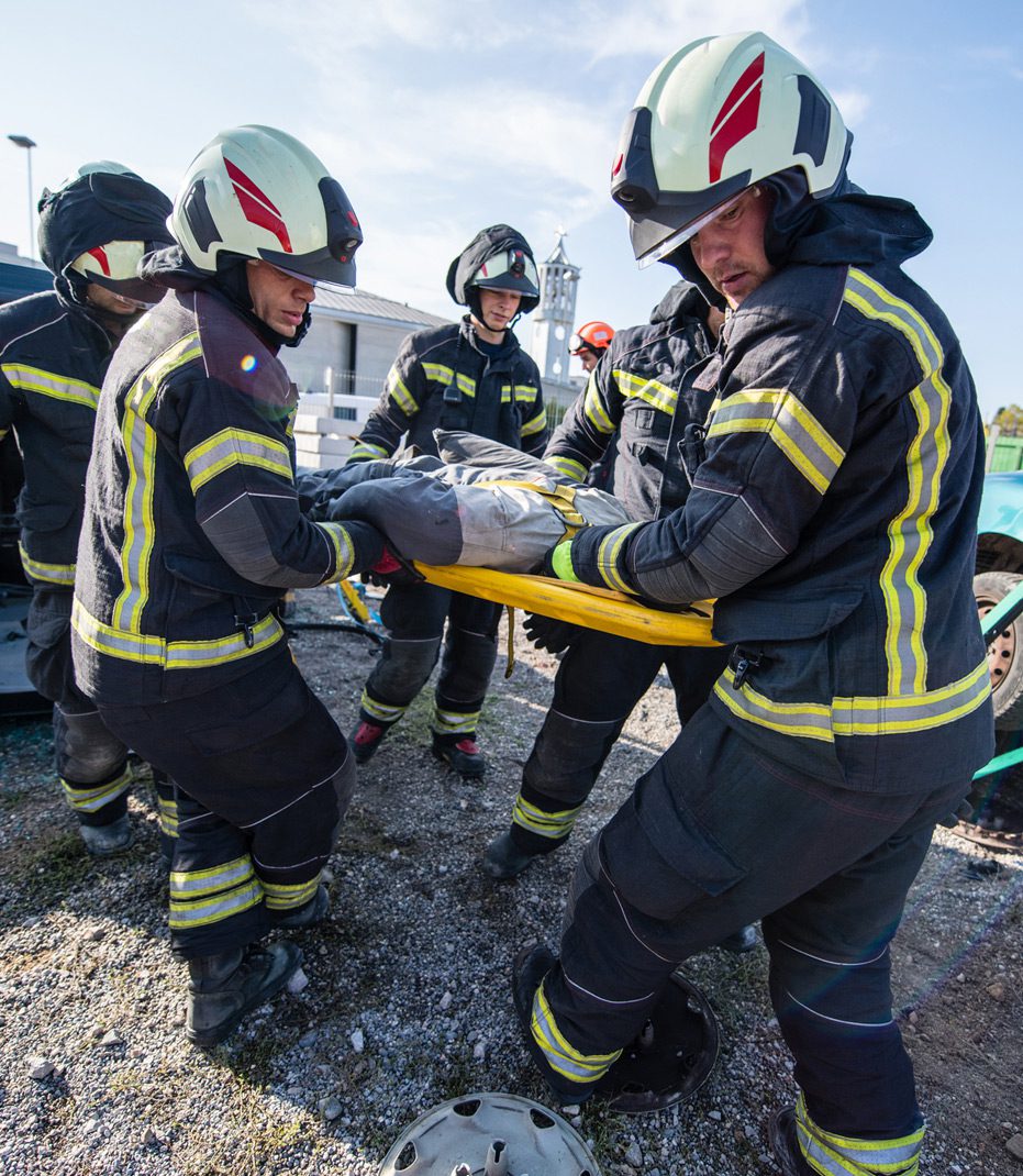 Firefighters-at-the-scene-of-a-truck-collision-addressing-common-injuries