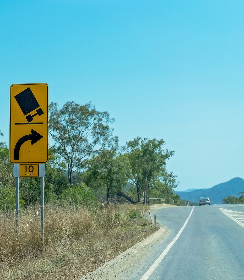Highway-sign-warning-of-rollover-accident-risk
